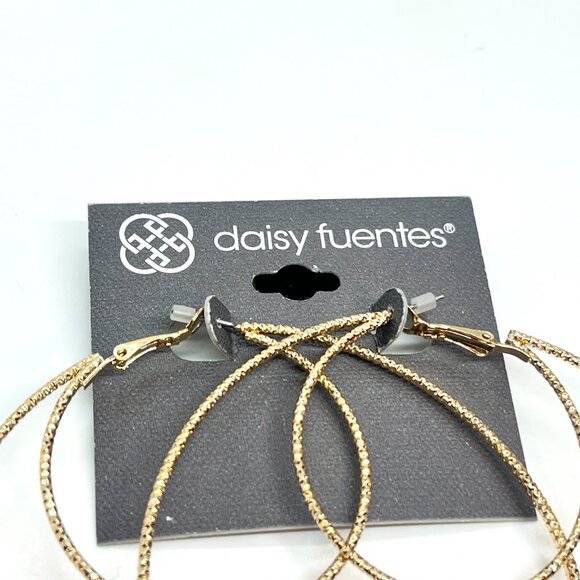 DAISY FUENTES NWT Large Gold Hoop Earrings Textured Lightweight Statement - Picture 3 of 6